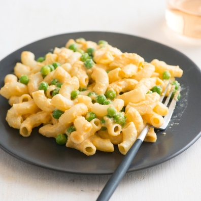 201404-xl-easy-stovetop-green-pea-mac-and-cheese